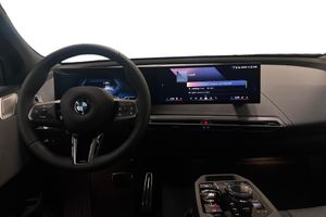 BMW iX bild 8