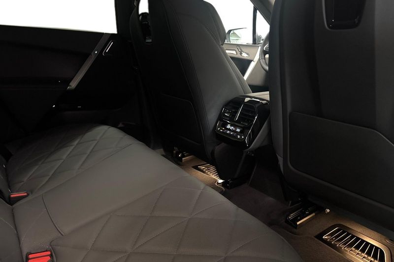 BMW iX bild 7