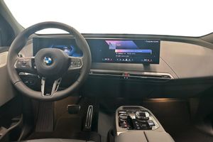 BMW iX bild 8