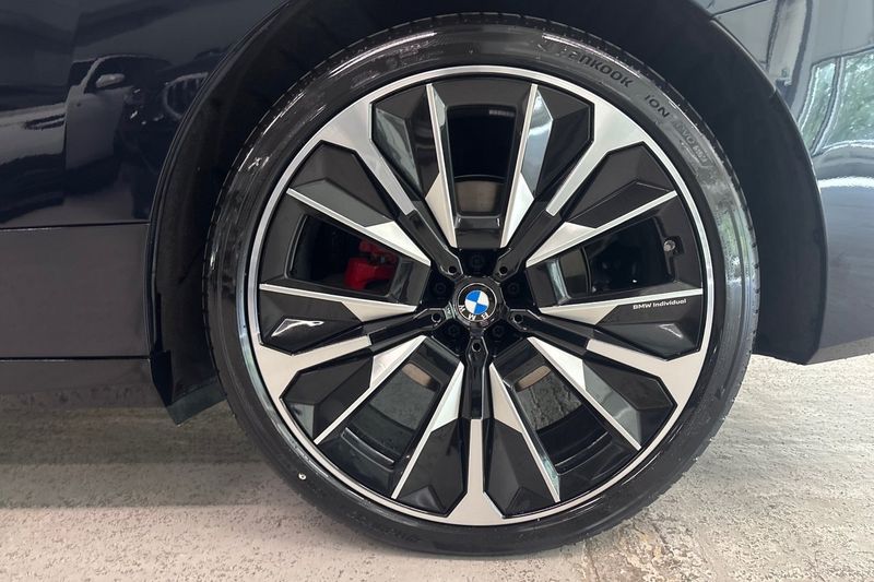 BMW iX bild 18