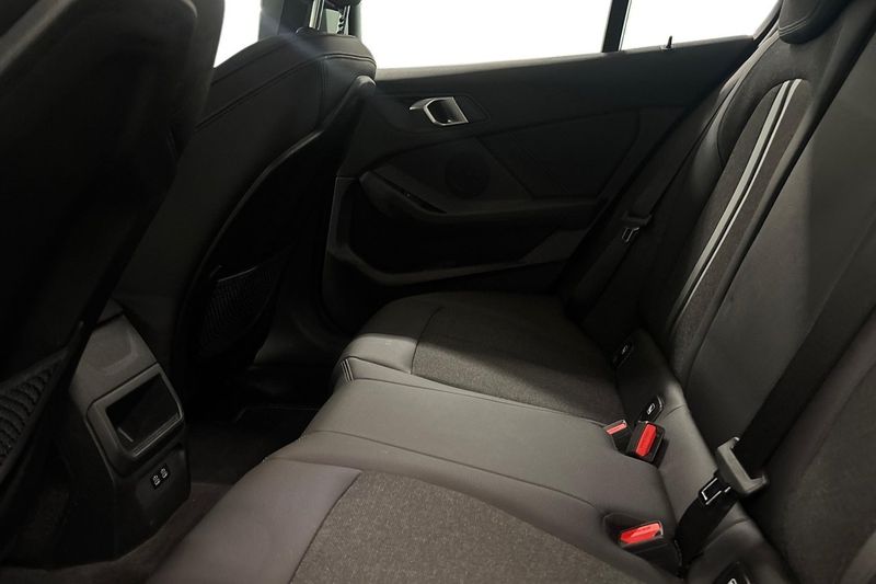 BMW 118 bild 11