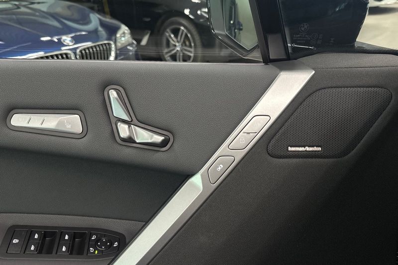 BMW iX bild 15