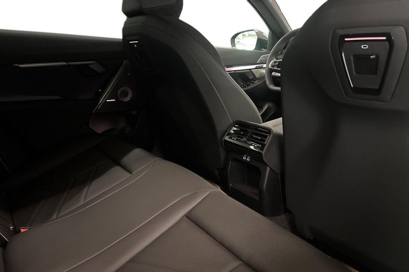 BMW i5 bild 7