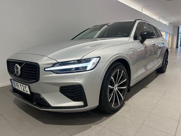 Volvo V60 T6 Plus Dark Nordic Edition / 360 Kamera / Navigation - 2025
