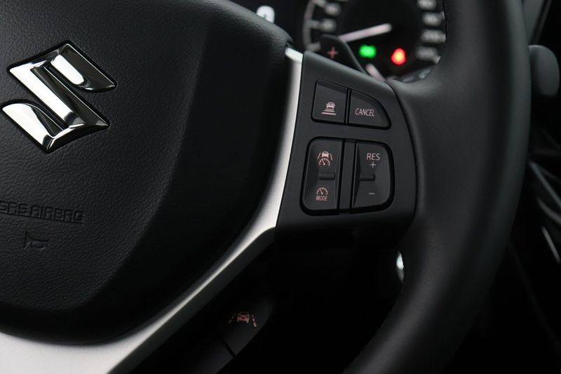 Suzuki S-CROSS bild 23