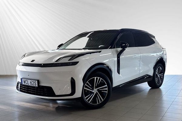 Lynk & Co 08 Core PHEV 360kam KVARV. NYBILSGARANTI - 2025