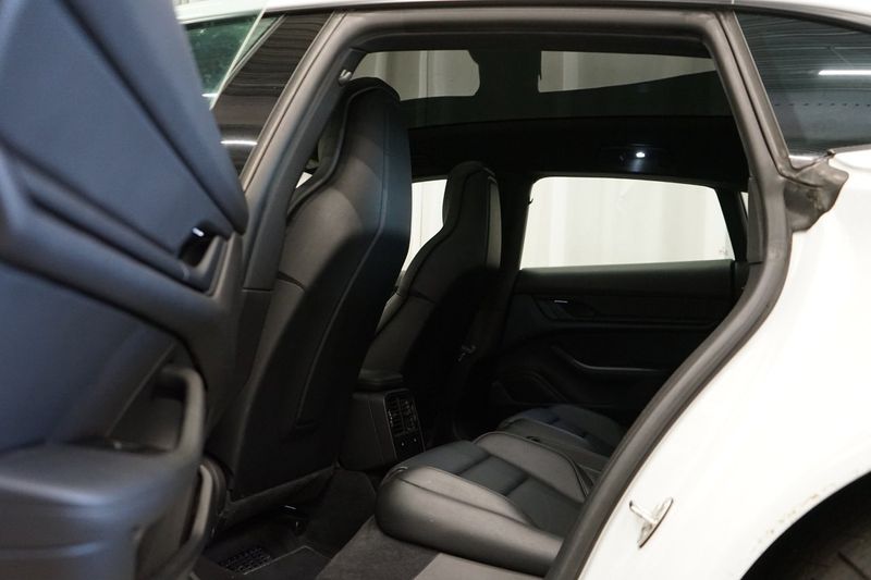 Porsche Taycan bild 12