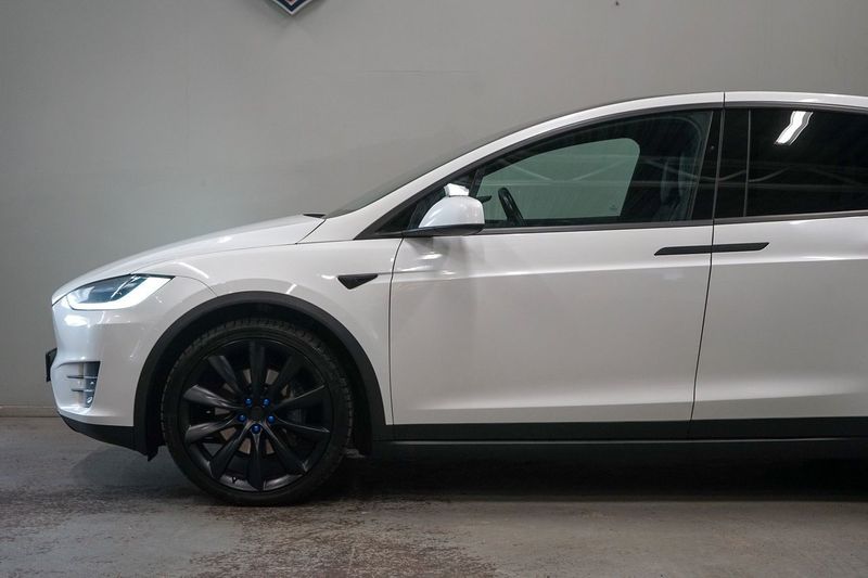 Tesla Model X bild 6