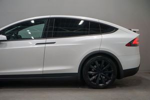 Tesla Model X bild 7