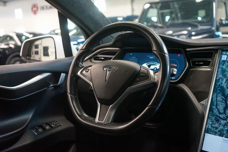 Tesla Model X bild 12