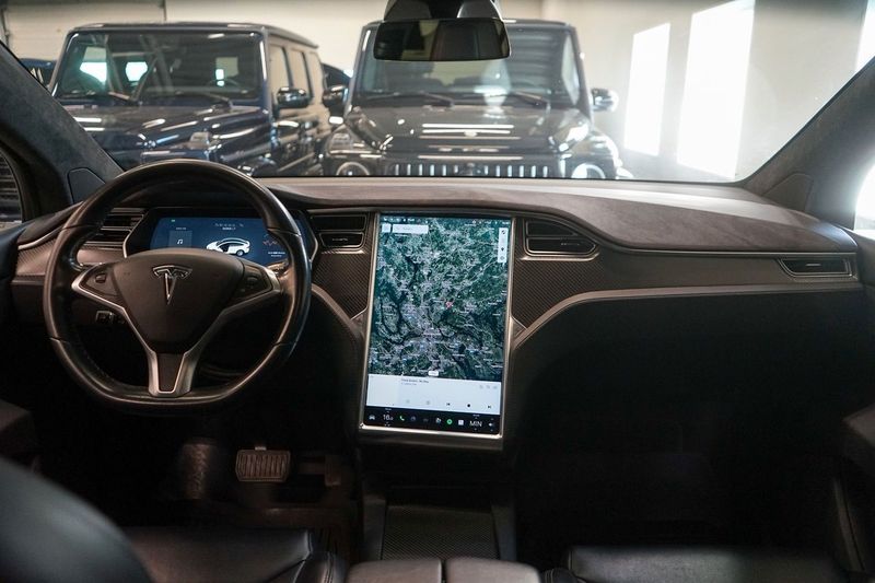Tesla Model X bild 11