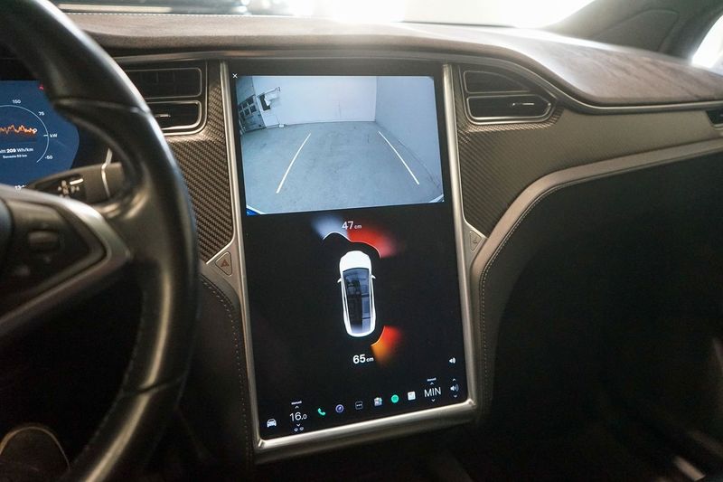 Tesla Model X bild 16