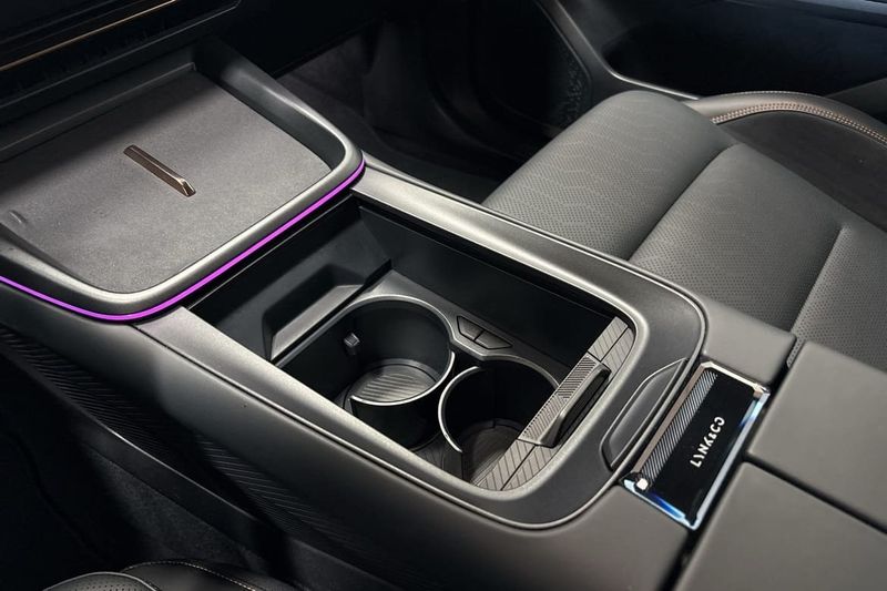 Lynk & Co 08 bild 16