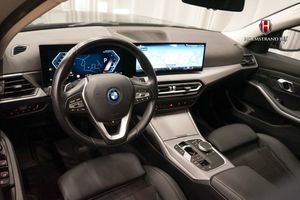 BMW 330 bild 10