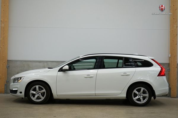 Volvo V60 T4F Powershift Kinetic Värmare Kamrem bytt Fullservad - 2015