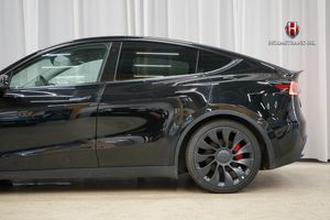 Tesla Model Y bild 8