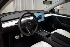 Tesla Model Y bild 6