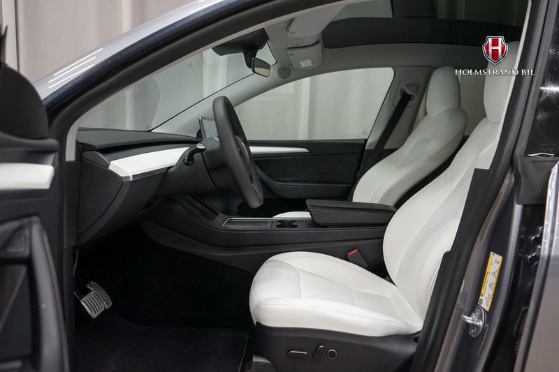 Tesla Model Y bild 8