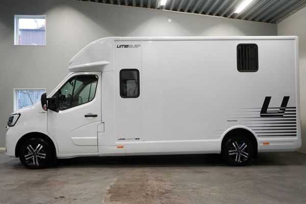 Renault Master Ume Light-5s HÄSTRANSPORT Omgående leverans DEMO KAMPANJ REA SE SPEC - 2023