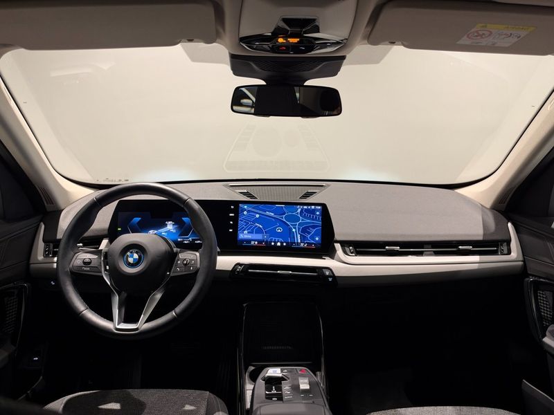 BMW iX1 bild 12