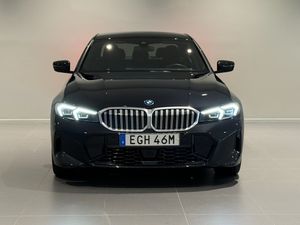 BMW 330 bild 2