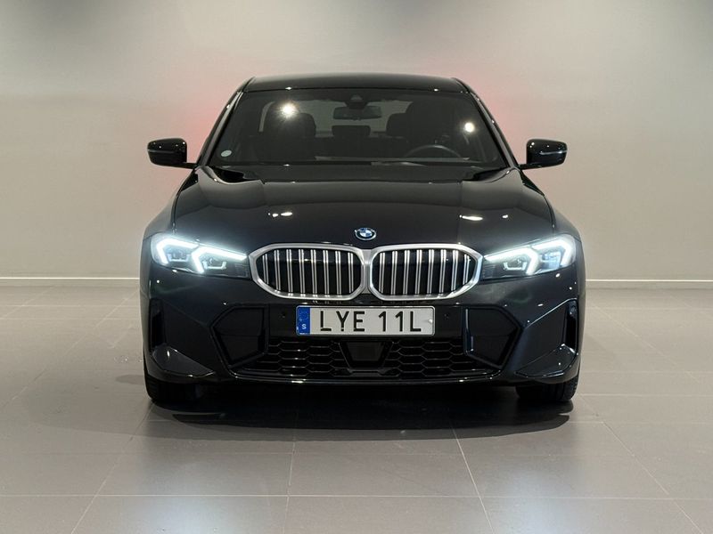 BMW 330 bild 2