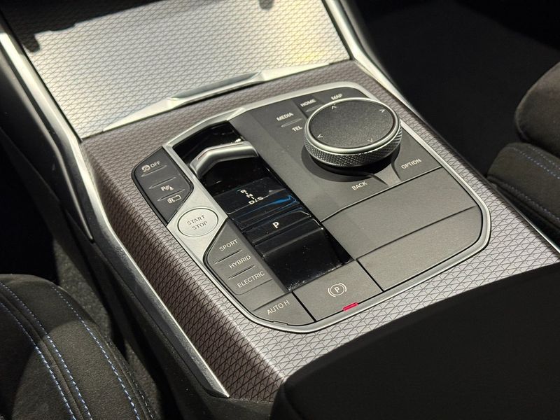 BMW 330 bild 16