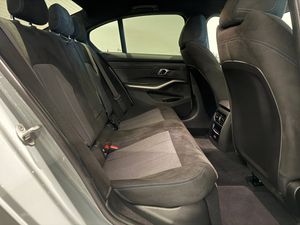 BMW 330 bild 7