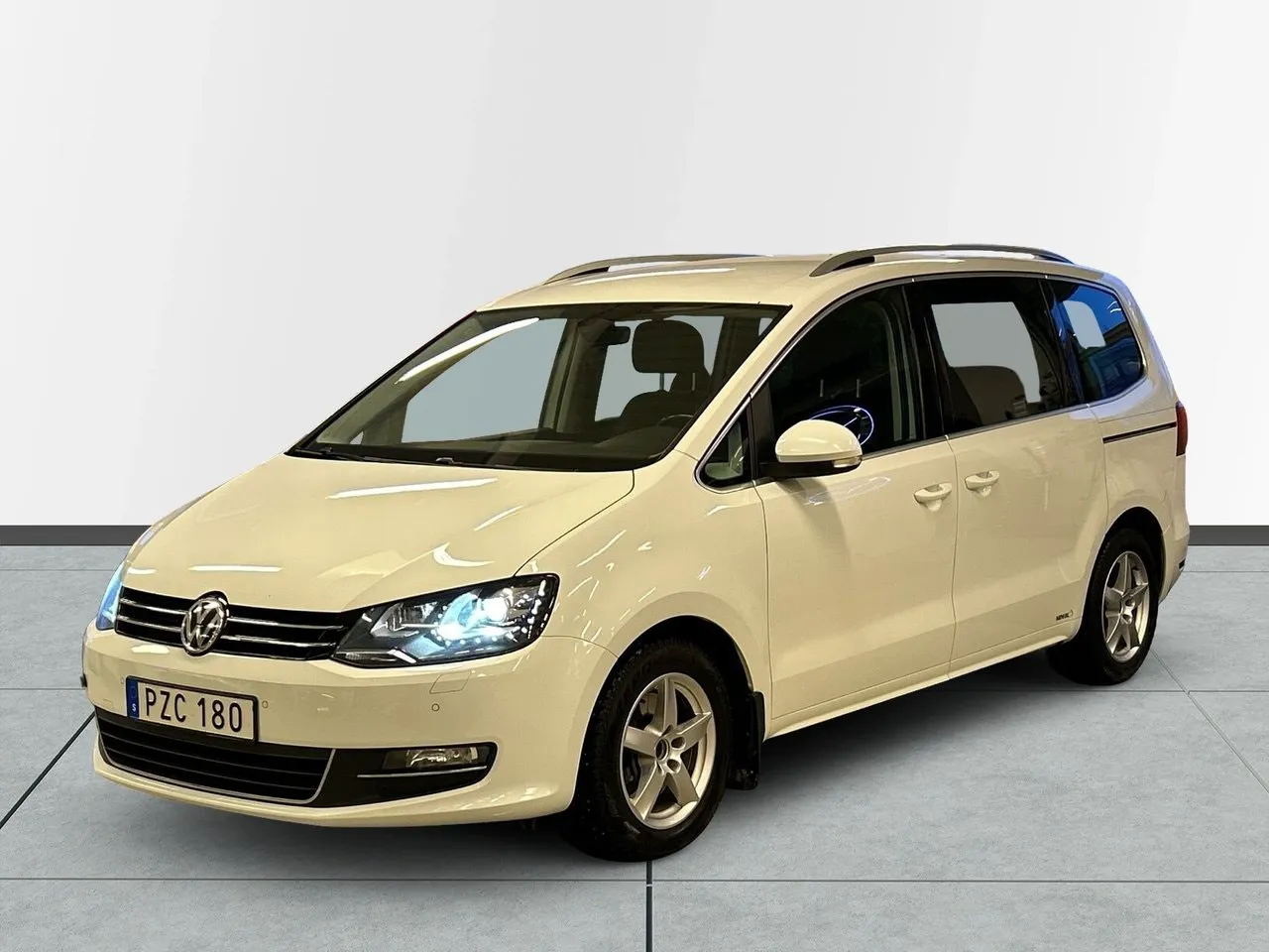 Vehicle image 15