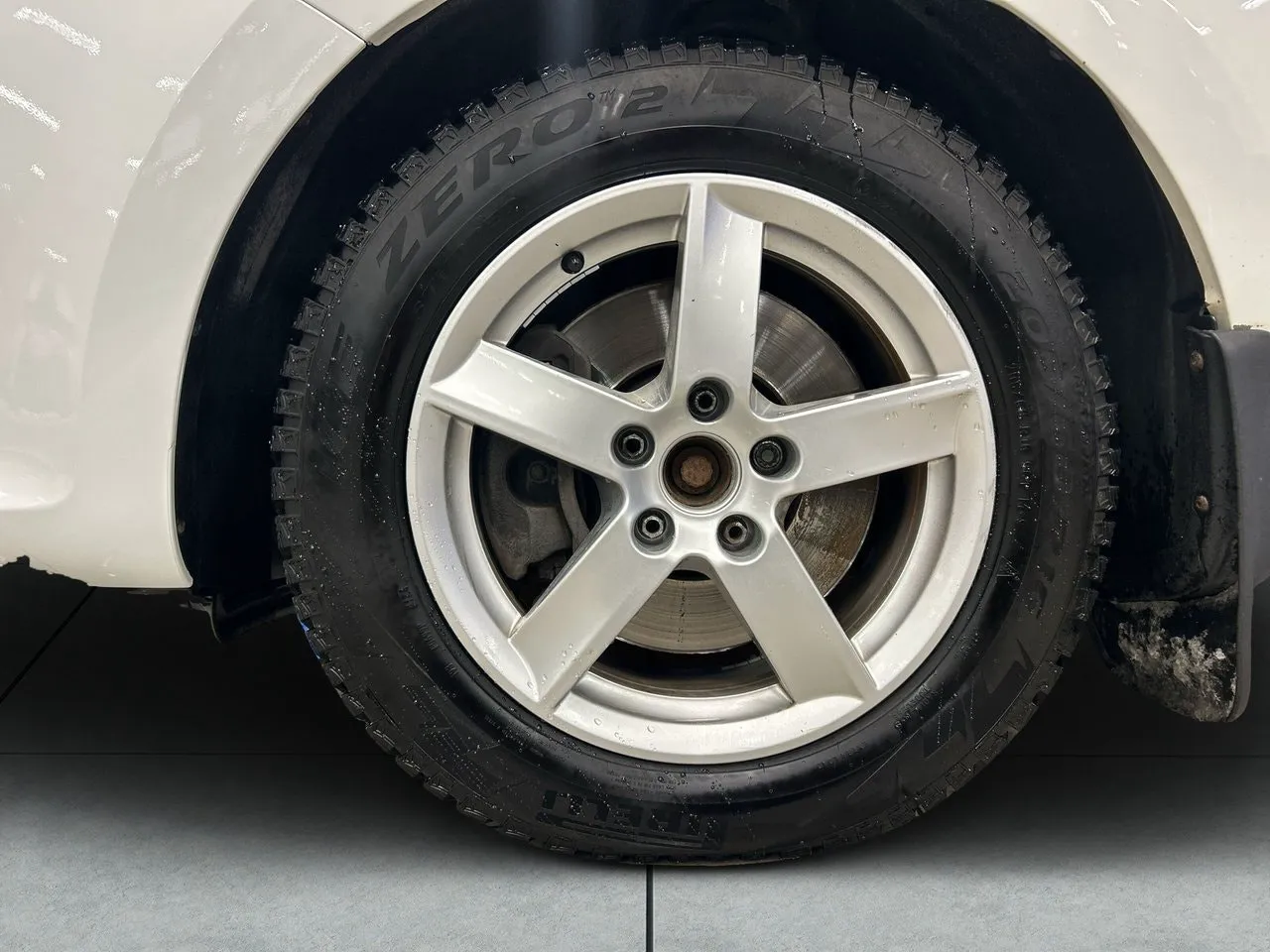 Vehicle image 13