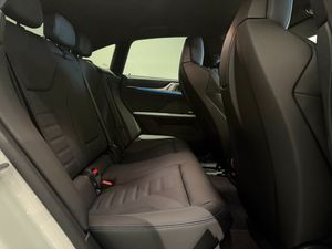 BMW i4 bild 7