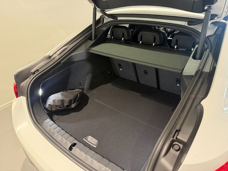 BMW i4 bild 6