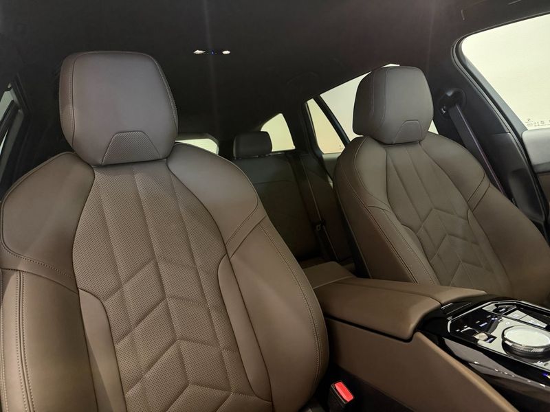 BMW i5 bild 17