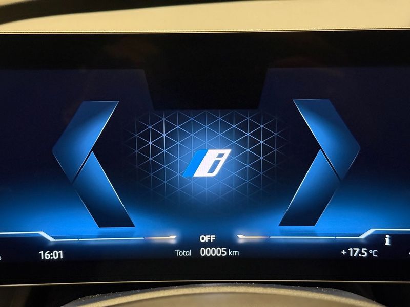 BMW iX bild 16