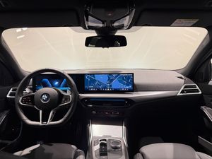 BMW 330 bild 12