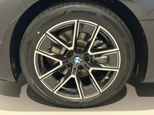 BMW i4 bild 5