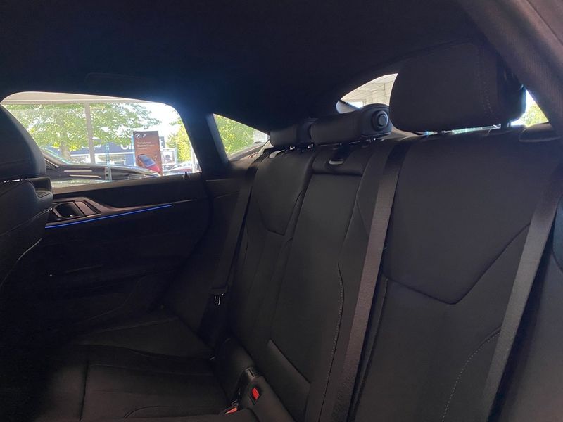 BMW i4 bild 8