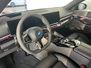 BMW i5 bild 6