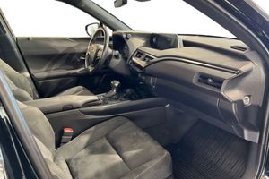 Lexus UX bild 8