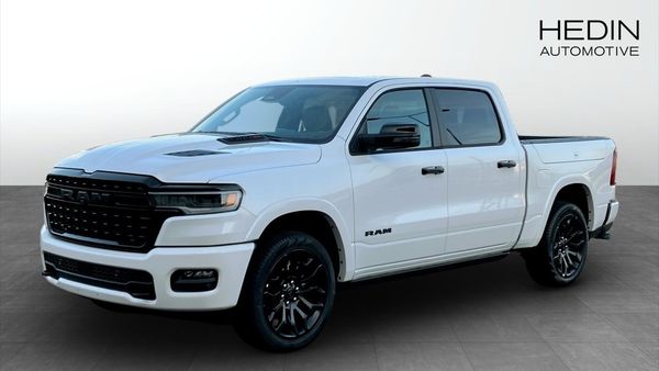RAM 1500 LIMITED CREW CAB | Lagerbil! - 2025