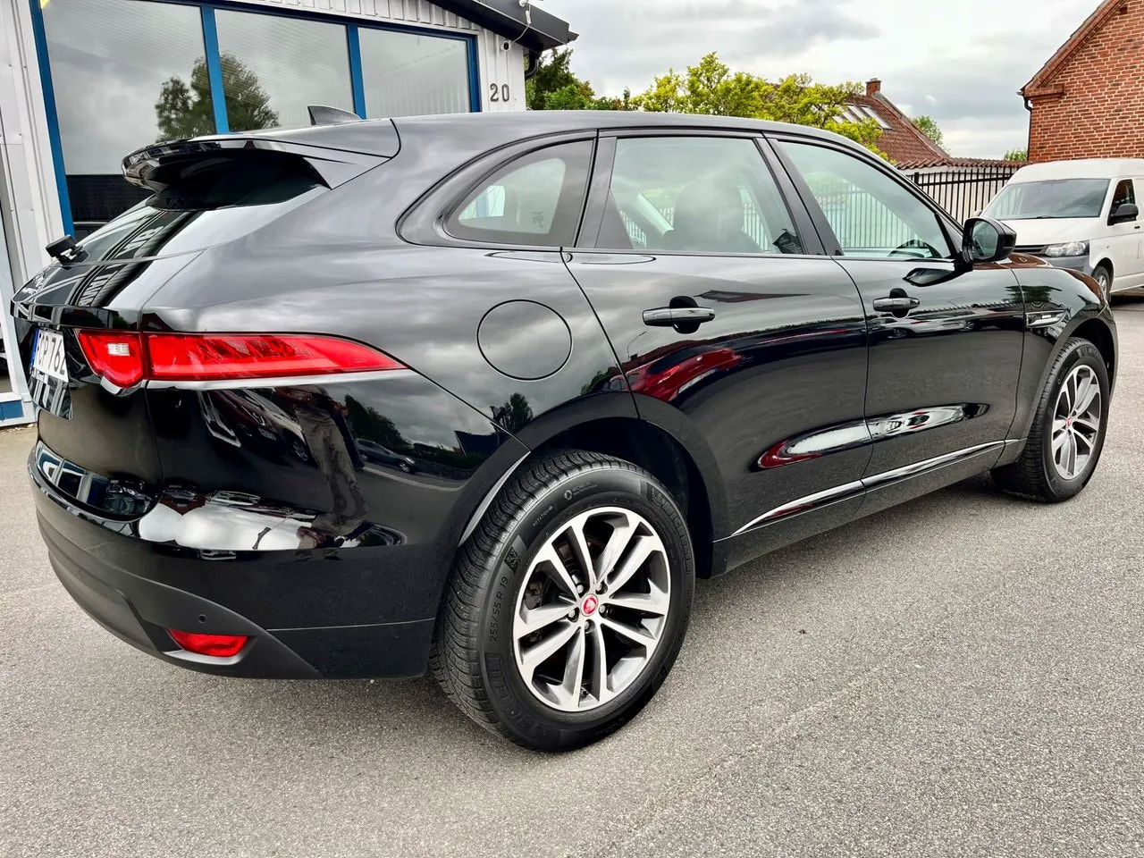 Vehicle image 4