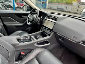 Jaguar F-Pace bild 8