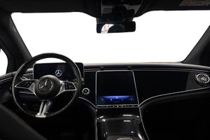 Mercedes EQE43 SUV bild 9