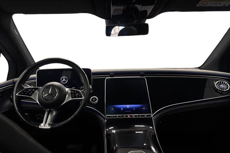 Mercedes EQE43 SUV bild 9