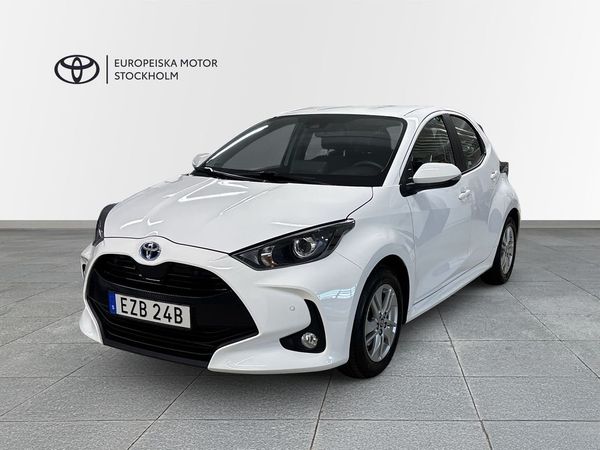Toyota Yaris 1,5 HSD ACTIVE KOMFORT / P-SENS / VINTERHJUL - 2023