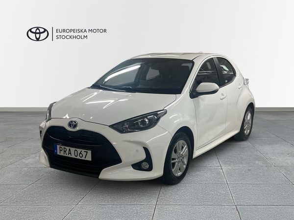 Toyota Yaris 1,5 HSD ACTIVE KOMFORT / P-SENS / VINTERHJUL - 2023