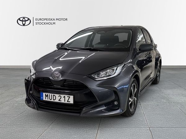 Toyota Yaris 1,5 HSD ACTIVE PLUS SÄKERHETSPAKET / Vinterhjul - 2025
