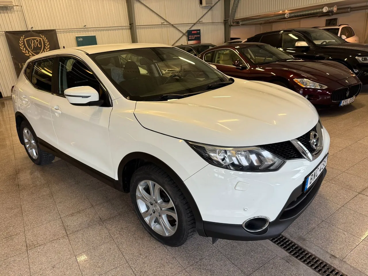 Vehicle image 6