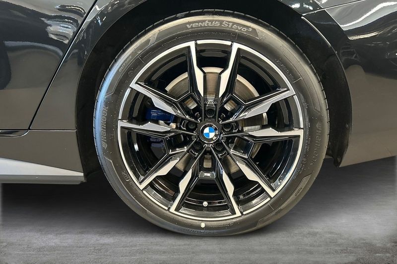 BMW i4 bild 14