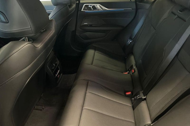 BMW i4 bild 11